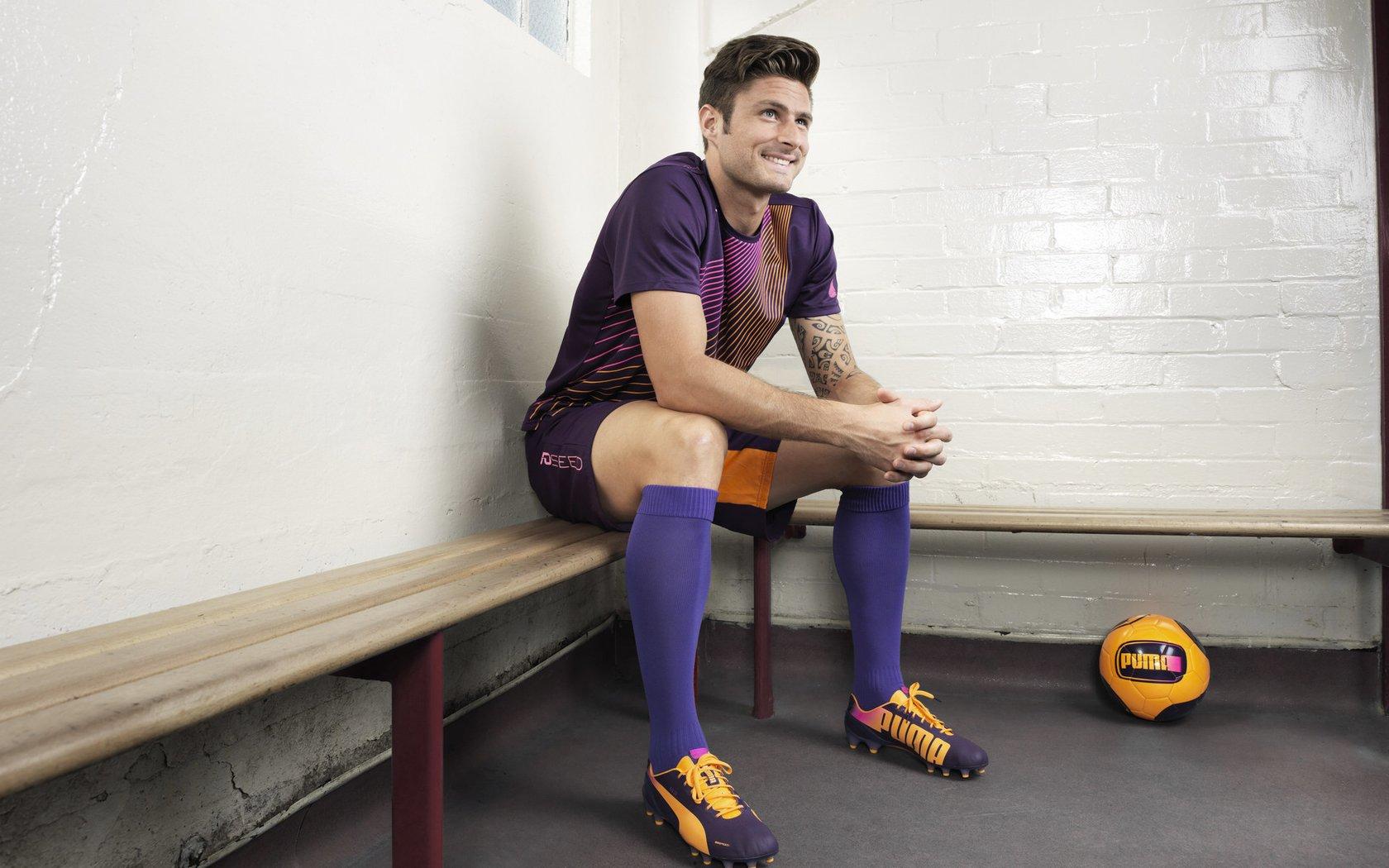 曼联季前热身赛一球小负，滕哈赫直言表现不可接受